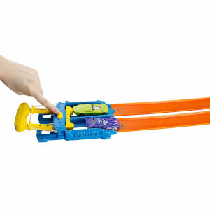 Hot  Wheels Süper Atlayış Yarış Seti BGJ24