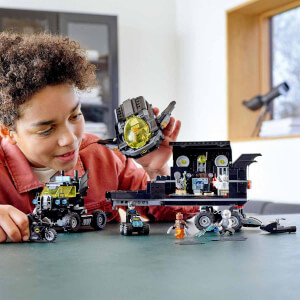  LEGO DC Comics Super Heroes Mobil Yarasa Üssü 76160