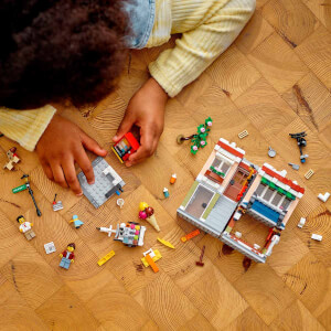 LEGO Creator 3’ü 1 Arada Şehir Merkezi Makarna Dükkanı 31131