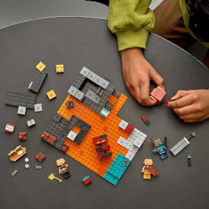 LEGO Minecraft Nether Burcu 21185