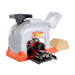 Hot Wheels Monster Trucks Fırlatıcılı Oyun Seti GKY01