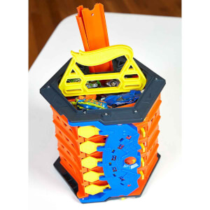 Hot Wheels Kıvrılan Yarış Pisti GYX11