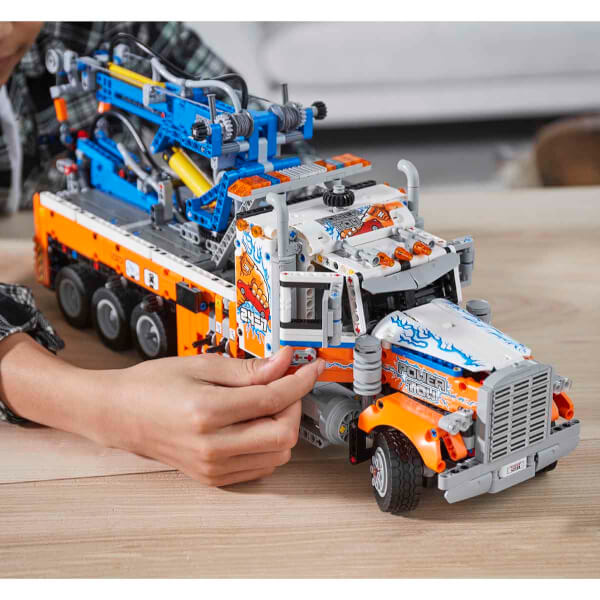 LEGO Technic Ağır Yük Çekici Kamyonu 42128