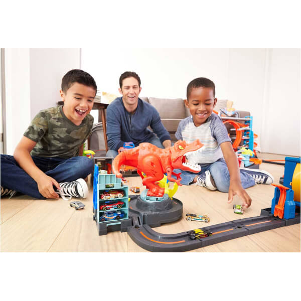 Hot Wheels T-Rex Saldırısı Oyun Seti GFH88