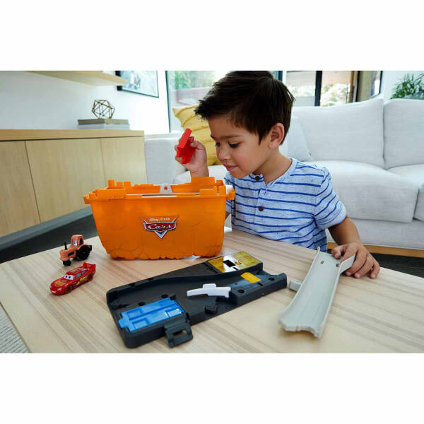Disney Pixar Cars Yarış Heyecanı Oyun Seti HDN02