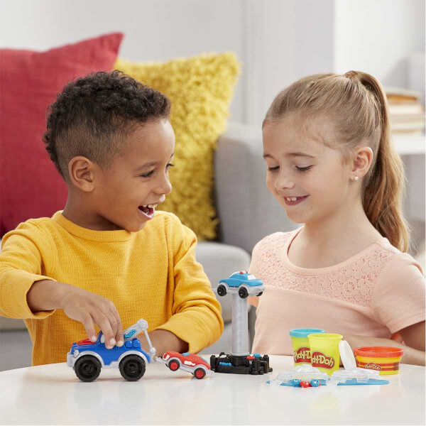 Play Doh Çalışkan Çekici Kamyon E6690