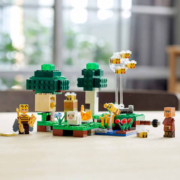 LEGO Minecraft Arı Çiftliği 21165