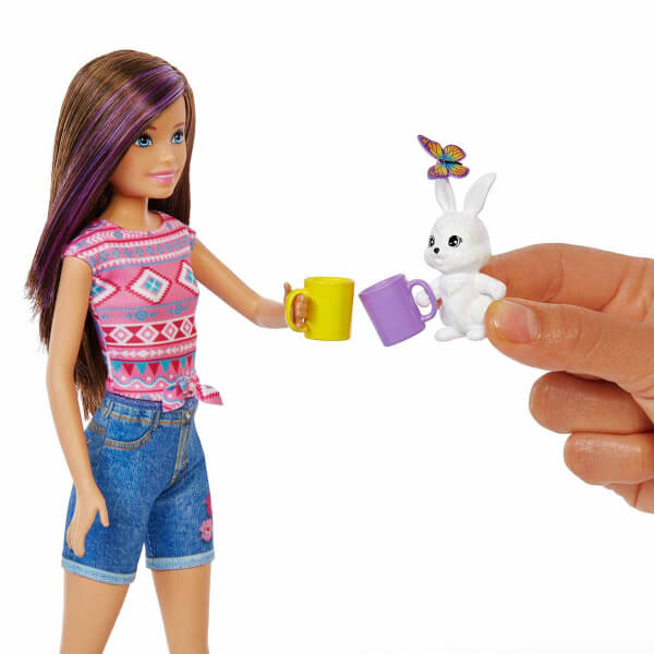 Barbie nin Kız Kardeşleri Kampa Gidiyor Oyun Seti HDF69