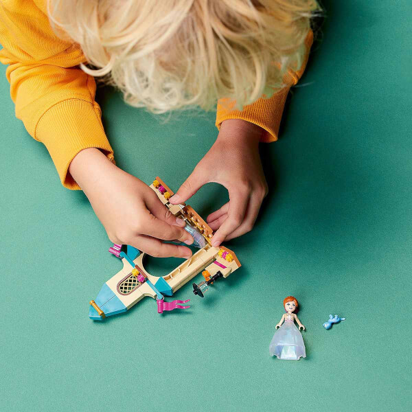 LEGO Disney Anna’nın Kale Avlusu 43198