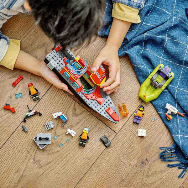 LEGO City İtfaiye Kurtarma Teknesi 60373