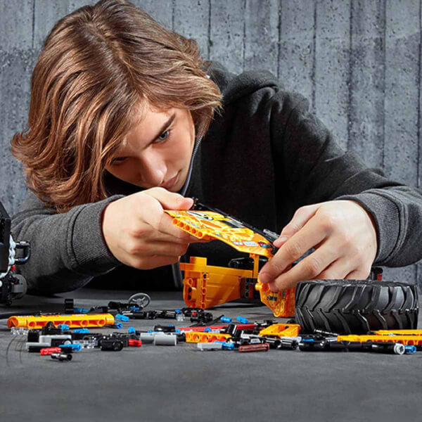 LEGO Technic RC X-treme Arazi Aracı 42099