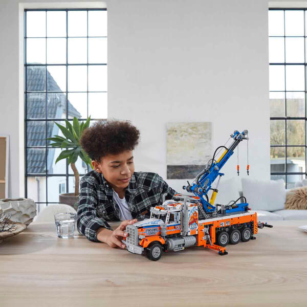 LEGO Technic Ağır Yük Çekici Kamyonu 42128