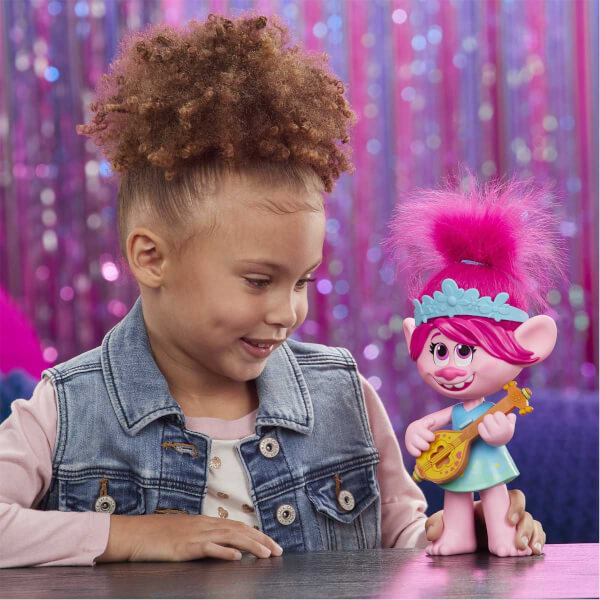 Trolls World Tour Şarkı Söyleyen Poppy E9411