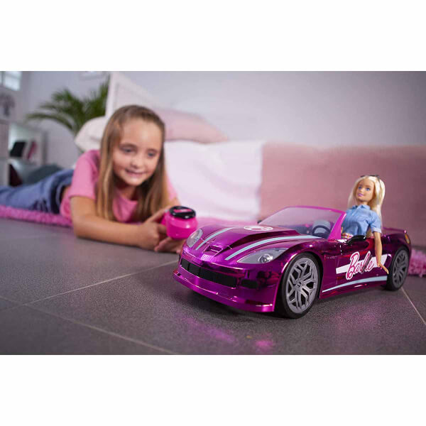 Barbie'nin Uzaktan Kumandalı Rüya Arabası 42 cm.