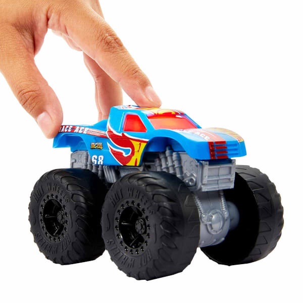 Hot Wheels Monster Trucks Kükreyen Arabalar Serisi HDX60