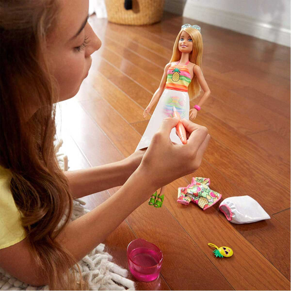 Barbie Crayola Mevyeli Tasarım Bebeği GBK18