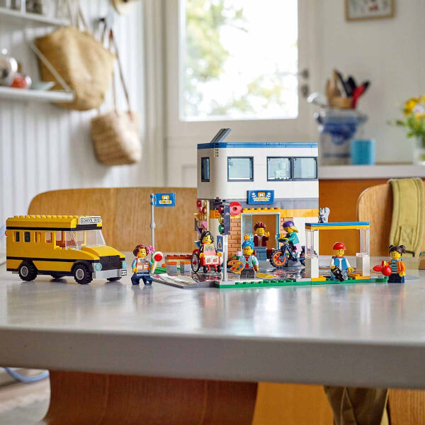 LEGO City Okul Günü 60329
