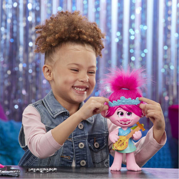 Trolls World Tour Şarkı Söyleyen Poppy E9411